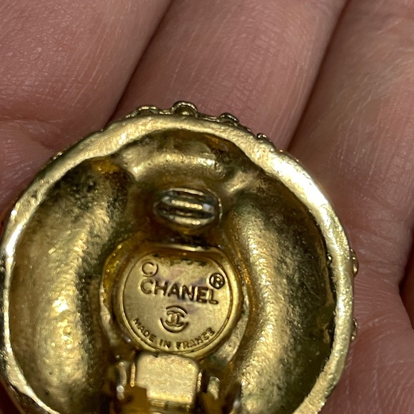 Vintage Chanel clip on earrings - Picture 6 of 7